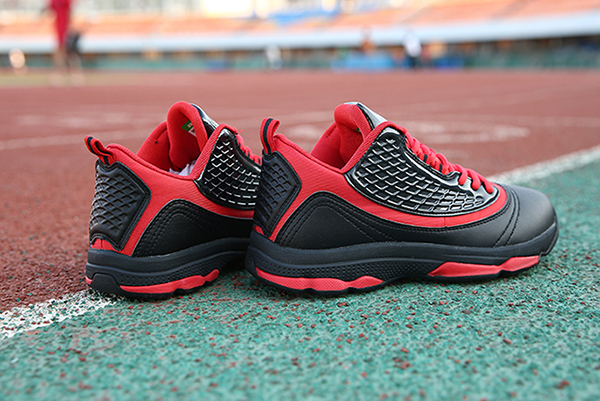 八哥篮球鞋质量怎么样（八哥是什么品牌）